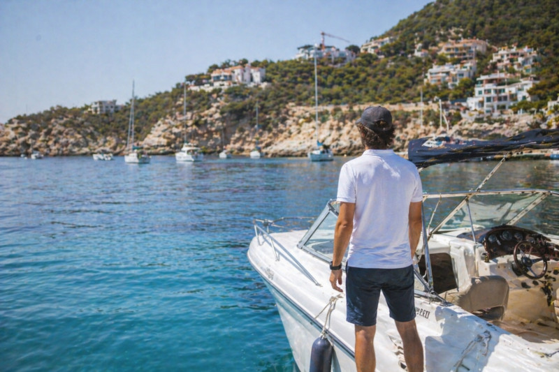 Noleggiare una barca a Ibiza per la prima volta: cosa aspettarsi e come prepararsi
