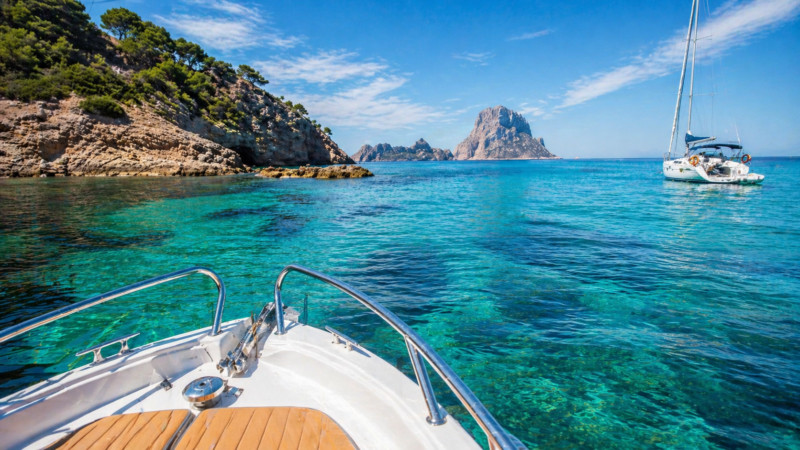 Attività acquatiche a Ibiza: la guida completa per le tue avventure in mare
